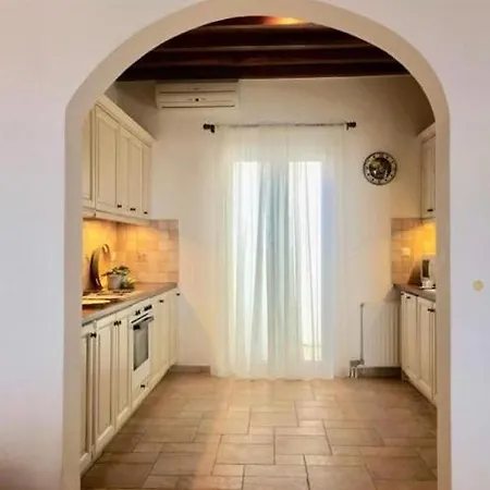 Mykonos Dot - The Villa Agios Ioannis Diakoftis