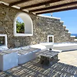 Mykonos Dot - The Villa Agios Ioannis Diakoftis