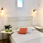 Mykonos Dot - The * Agios Ioannis Diakoftis