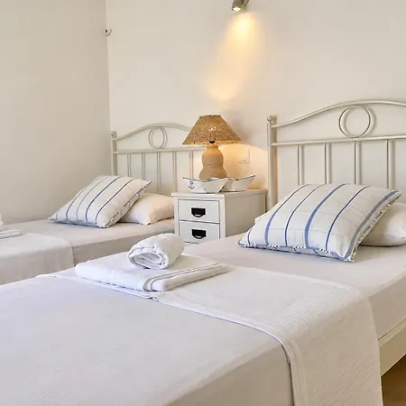 Mykonos Dot - The * Agios Ioannis Diakoftis