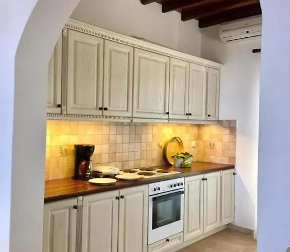 Mykonos Dot - The Villa Agios Ioannis Diakoftis